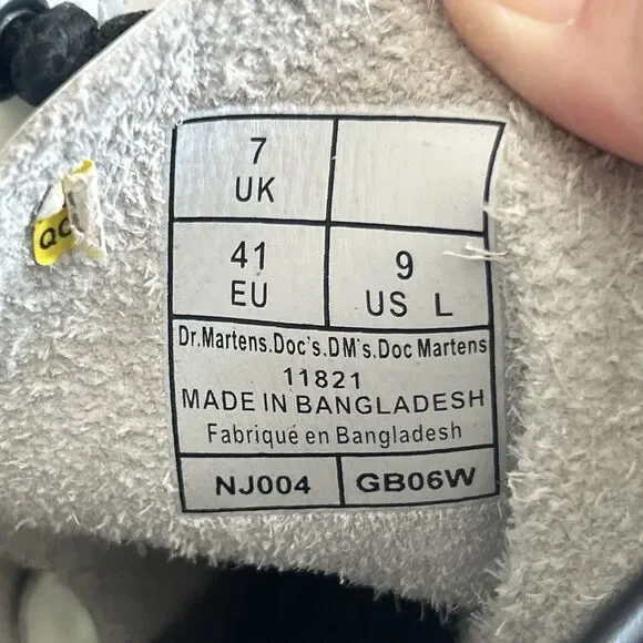 Dr. Doc Martens Boots Womens Size 9 Lace Up Combat White Leather 11821 - Picture 11 of 11